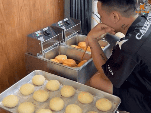 Quy trình làm bánh Donut bằng phương pháp dùng bếp chiên điện