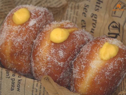 Bánh Donut nhân kem trứng